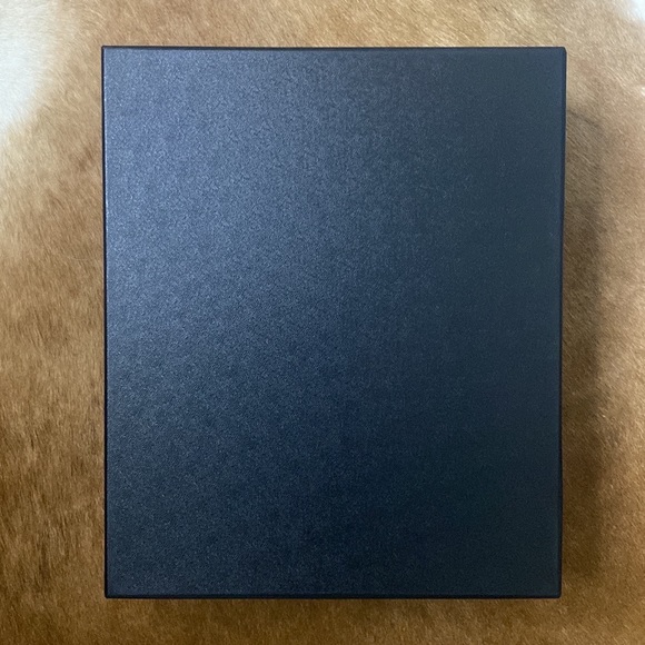 CHANEL XL authentic gift box - Picture 2 of 6